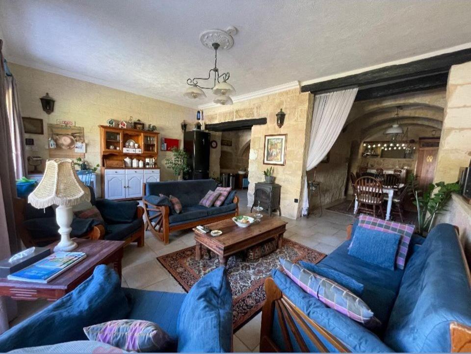 21 A Villa Għarb Екстериор снимка