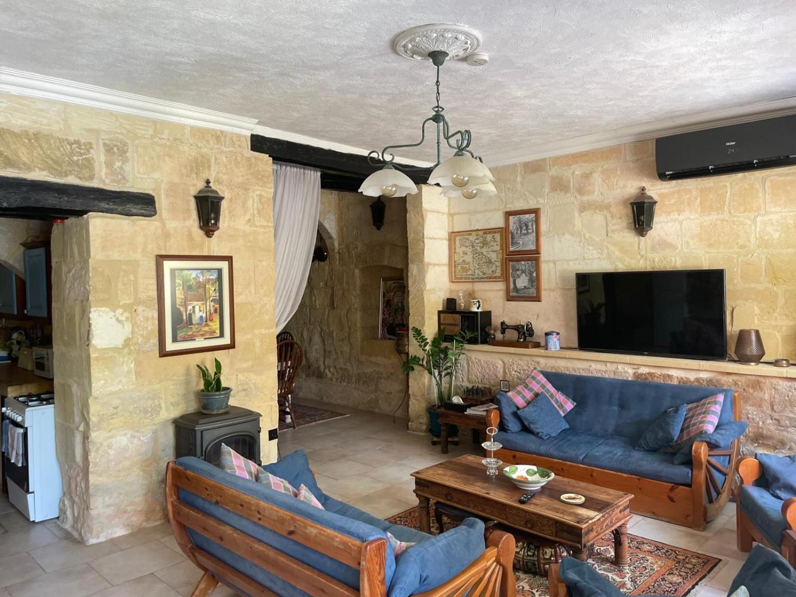 21 A Villa Għarb Екстериор снимка